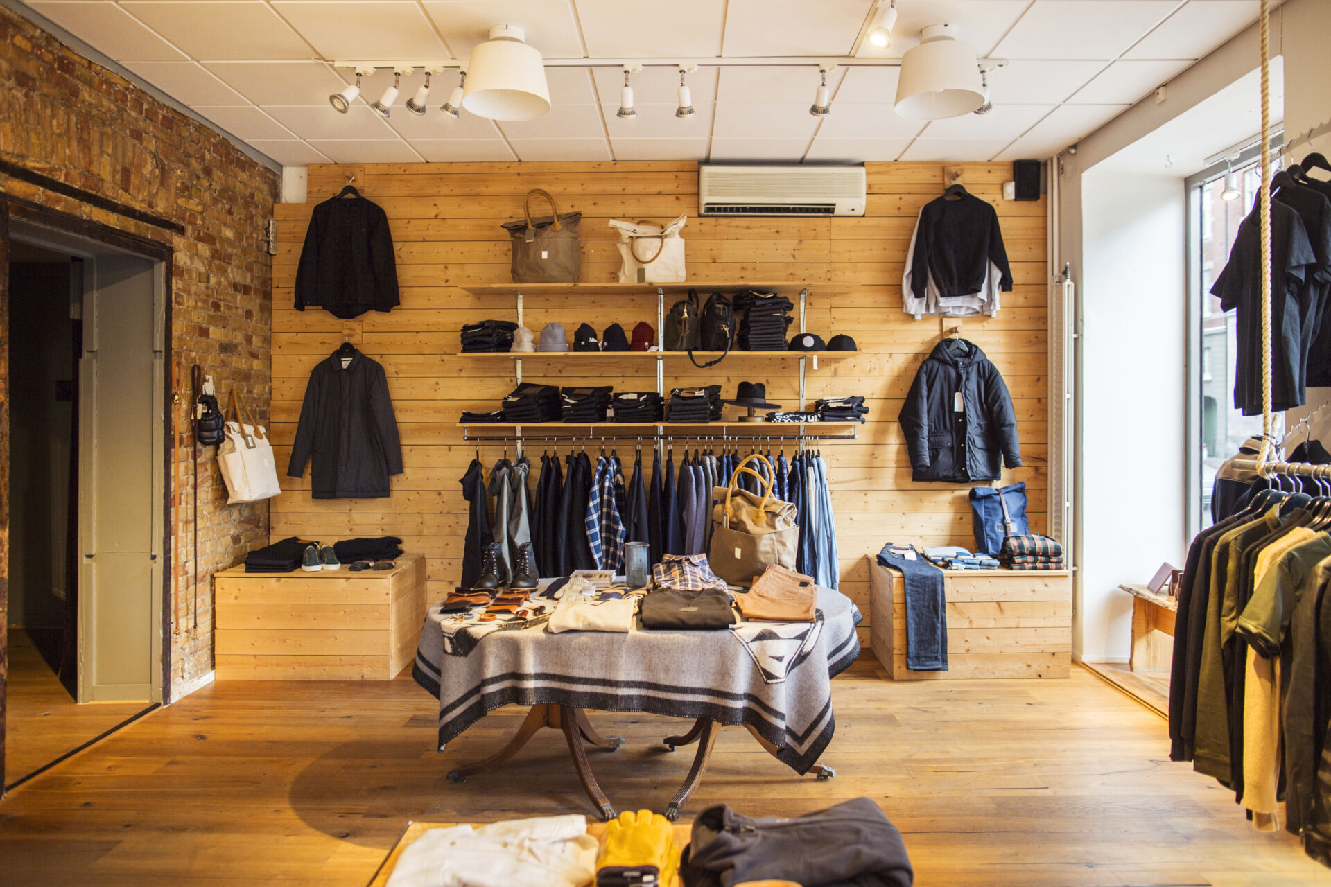 Bespoke display units and counters shop fittings
